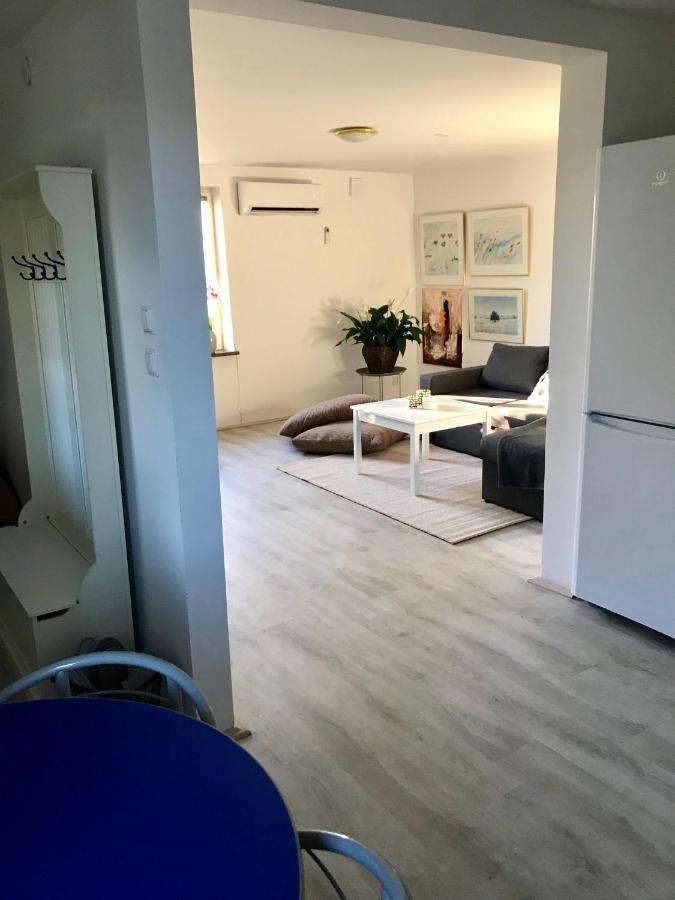 Ferienwohnung Rymlig Laegenhet I Avdelat Hus Med Egen Parkering Kaglinge Exterior foto