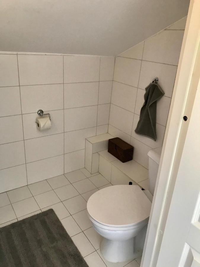 Ferienwohnung Rymlig Laegenhet I Avdelat Hus Med Egen Parkering Kaglinge Exterior foto